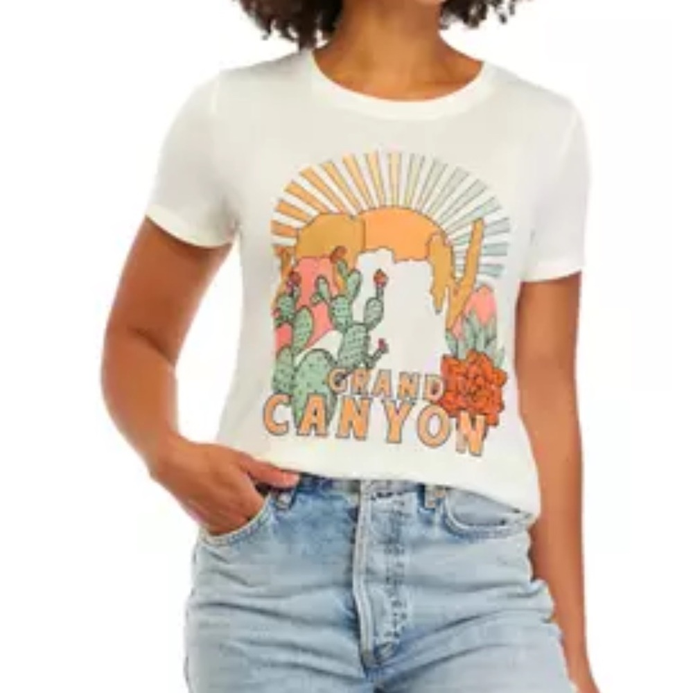 Juniors' Short Sleeve Graphic T-Shirt